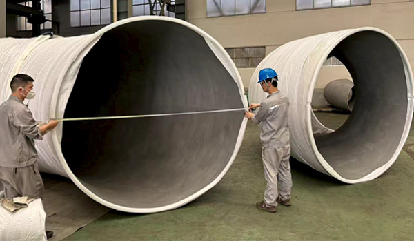 Łączniki rurowe do spawania doczołowego z materiałów specjalnych